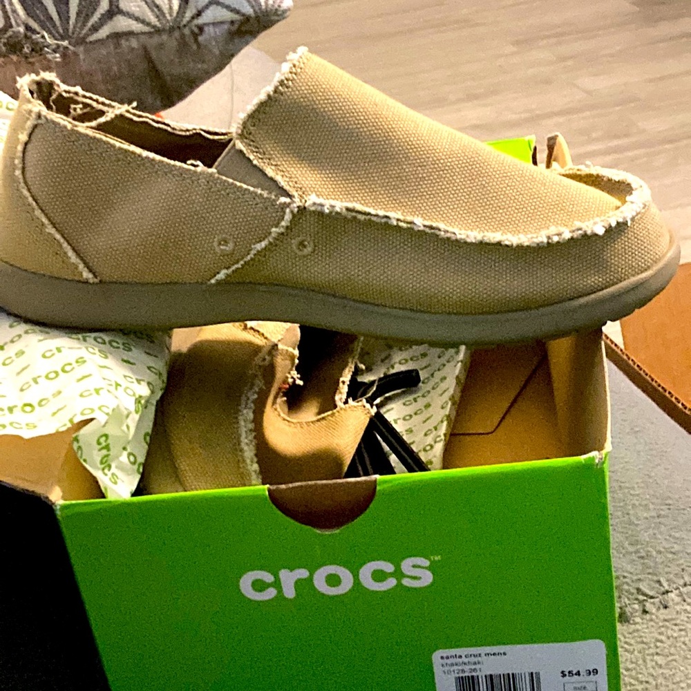 Mens Crocs sz 9 wore 1 time in new shape